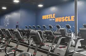 CRUNCH Iinside a modern gym