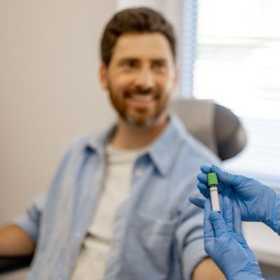 man-gives-blood-for-tests-in-laboartory-2026-01-08-23-01-38-utcBF Laboratory assistant holds tube with blood for analysis, happy male patient on background, focus on a tube SSUCv3H4sIAAAAAAAACpyUSa7bMAyG9wV6h0DrGrCGaHhXKbrQQCfCc6zAllMUQe5eeZAjp20W3YWDSH7k79y/fjkckNGDt+jjcJ+sZPu2HYfY6+hDl9z1t9XfQ+egLz23nvK6dGhfWuB8DL3Xbek0Otpzpy+QnN3YtpP7MQfREHUcBxiKWazubjrZROT3w3mMEfohBvuZAnRr7YKBP7yuB30Zop/bPXNbfflVOpoe4Or3L+EaBh+v5xDDNBEtBrU6wimR7UbNa/y+2IccWDliCiG0Vl9IRjP7smsp/l8vlx8/Nr4TdHYCvD+KqXtoQS/rXWdEhAmBeXOsBLWiYtbZSilhKgsaNAftlGFzl6U0+vyZVn+ZqdeienQ+FFu4Bavb131de299dyqehXiepbTdOYxd7KeREcEqw6I2hKs27XS8JpWF7D/rYUgvXPaXt0naDZeiVRfizLyuELl0vMnElFJMa6IUY5wwhgUqZXj2qc48UZ5xvLZBO5iabgd6lSPmkgtRH49su9demWuCYPyZsBPpliCLCqtec+yYVbqTbo6KIvqq4jVHEbakZM1Nkrr4RLKn2zfGlKu3WJjKovdfViOxrLl8Qz4lSPwvuhQlkr2nk0RRUa90uz+XNIZ35Reb6VBTWwCmdCUYJhXD2lSGC17VIKgxmlsj7abJHTfimJIkIMa3+As2IhRPilDkKesdNiISY8Kkklv8SY24StCCy2fwFRpxjpMiGObzl7ri+umQSDon8TGRNAo3FTNEVkZAk8CAcFCUNY1Nrx6/AQAA//8DALjZFhkJBgAA